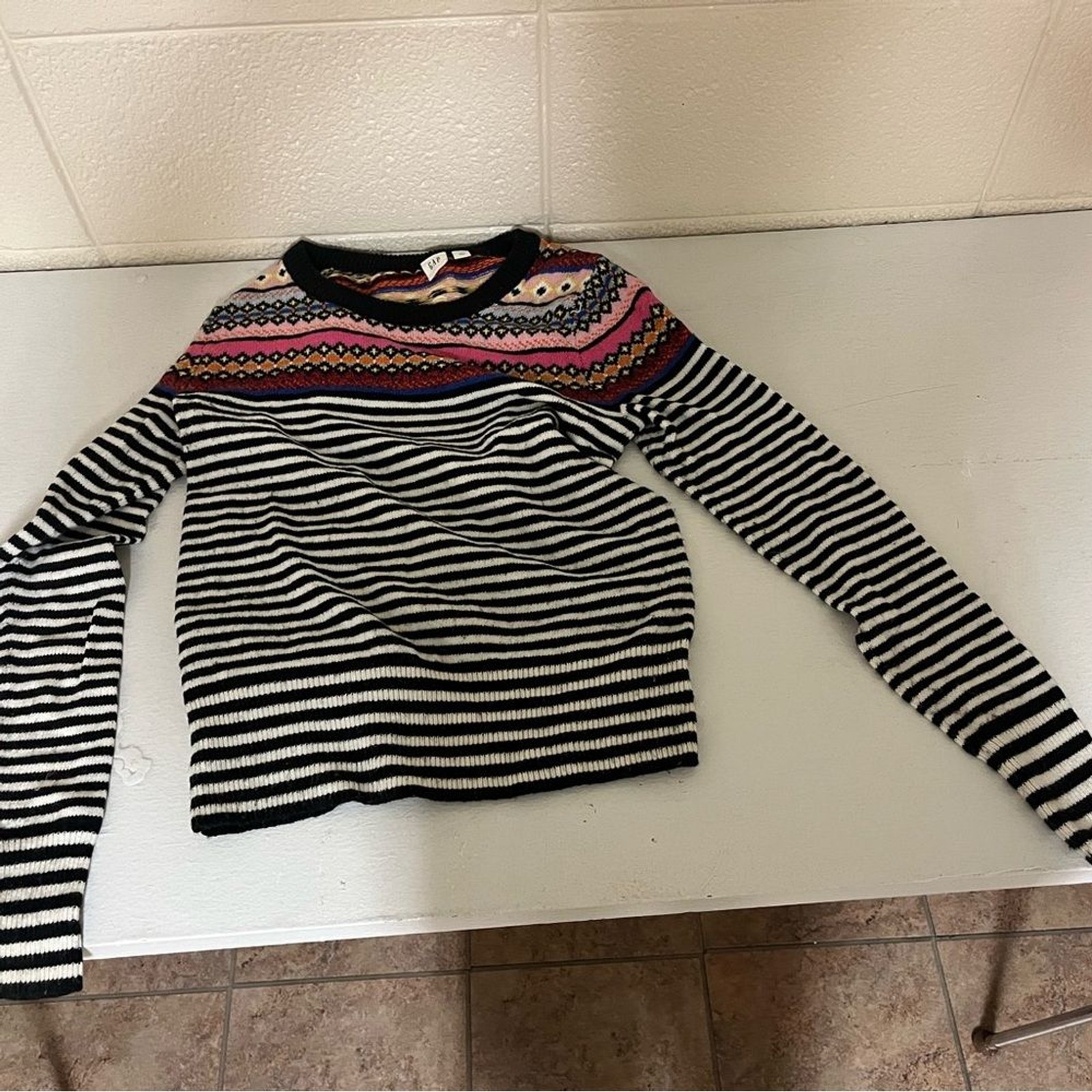 GAP Multicolor Striped and Geometric patterned Sw… - image 1