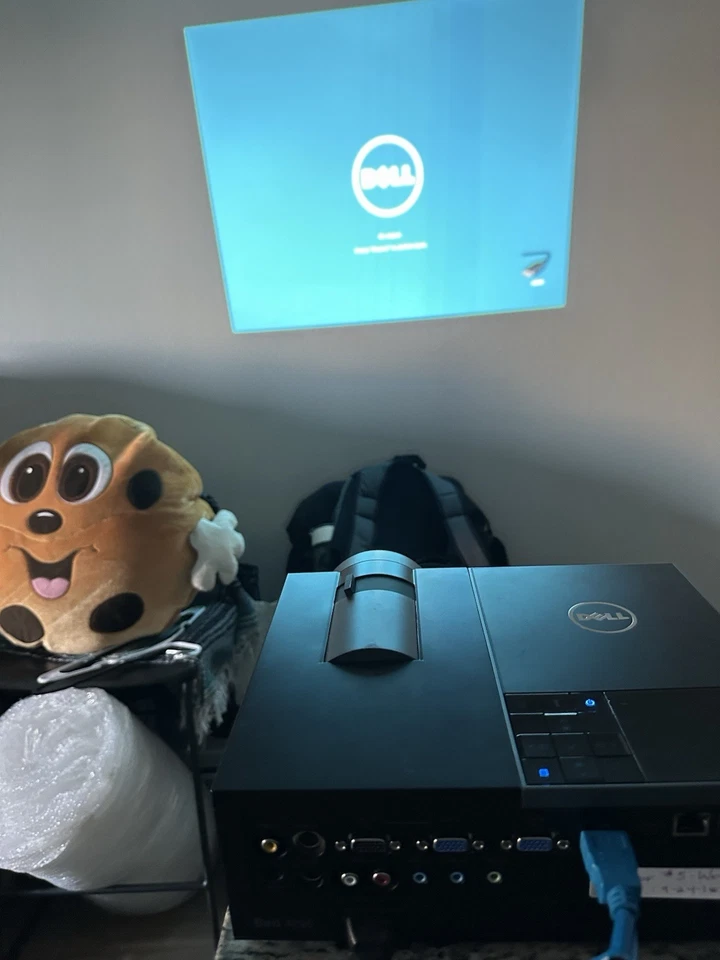 Dell 1510X DLP Digital Projector With HDMI And Other Cables Projection - Image 4 of 4