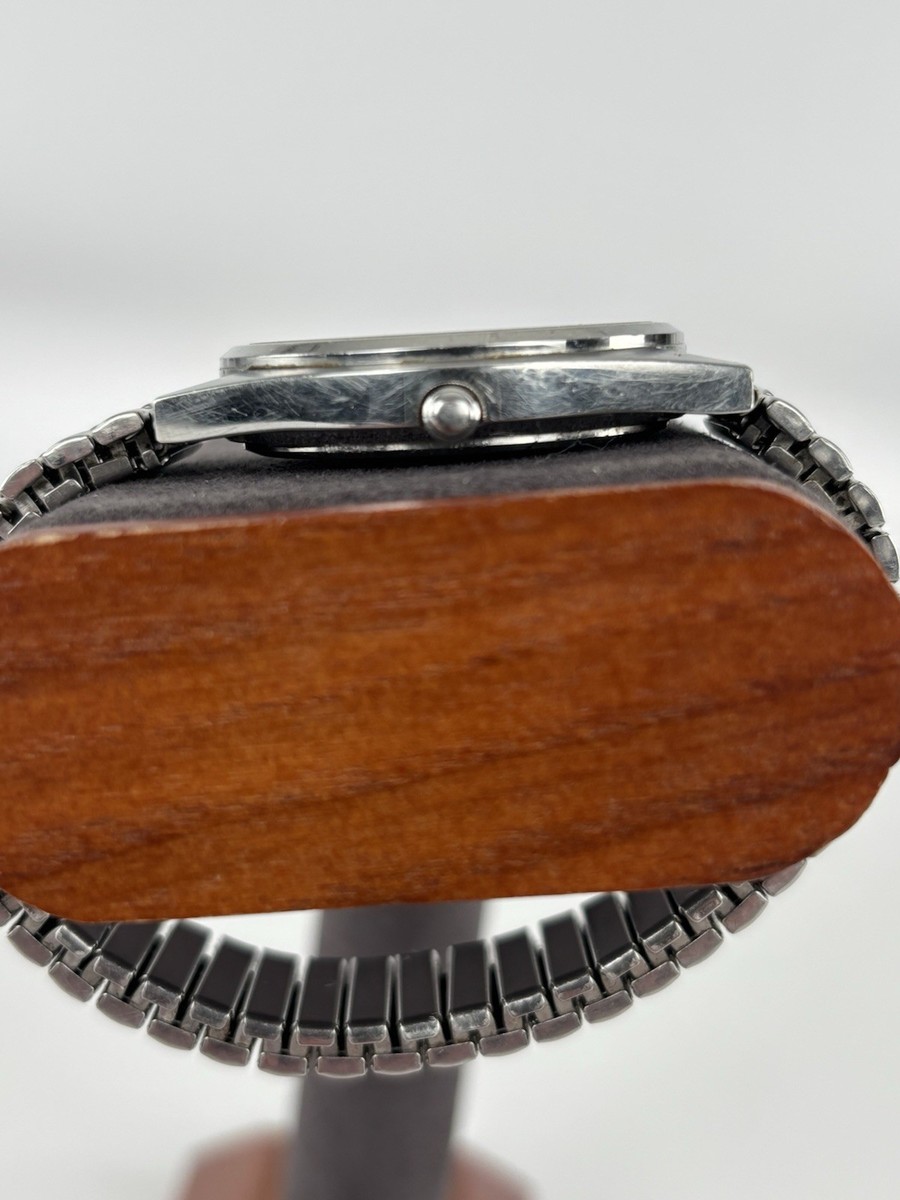 Vtg Pulsar Quartz Wristwatch Date GITD V533-9a00 Japan Movt. U5