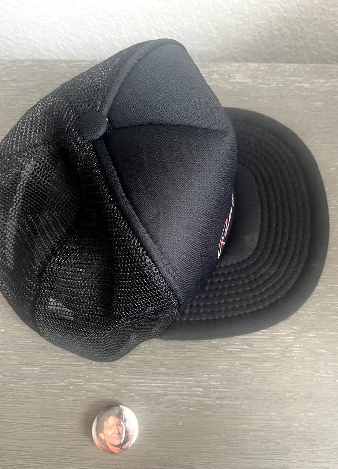 Sombrero de camionero de cantante músico Rodney Crowell de colección y pasador de botón de 1,25"" Foto 4 de 4