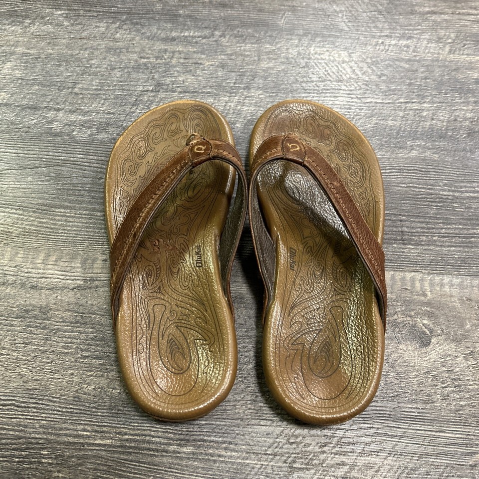 OluKai Men's Hiapo Rum / Dark Wood Leather Beach Flip Flop Thong