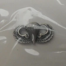 US ARMY Airborne Parachutist Paratrooper MINI Jump Wings Insignia Pin Lapel Pin 