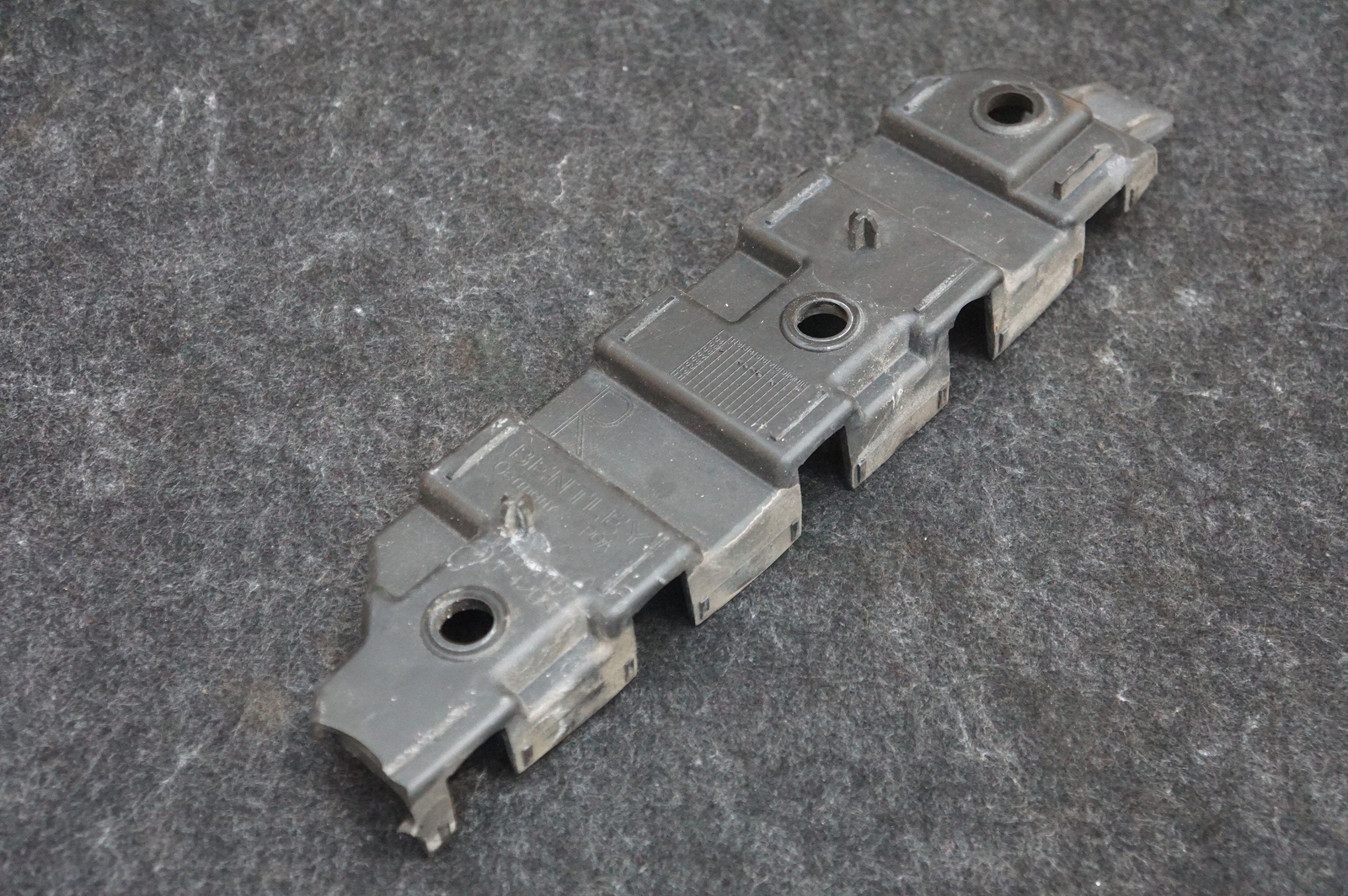 Front Bumper Right Strip Bracket 3W5807184 Bentley Continental Flying Spur 06-12