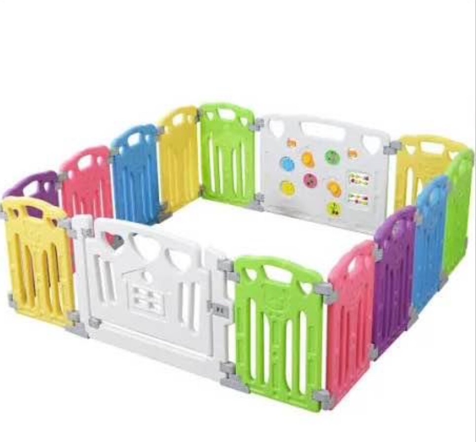 Baby play pen w gate