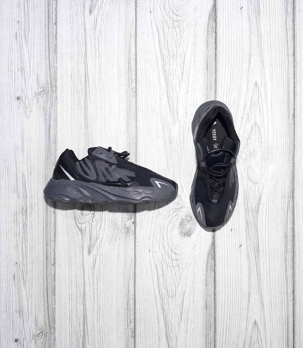 Adidas yeezy boost 700 mnvn triple black 2025