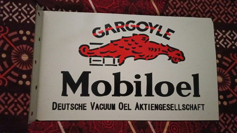 Mobiloel Mobil   Rare Porcelain Enamal Heavy Metal 18 x 10  inches with Flange - Image 4 of 4