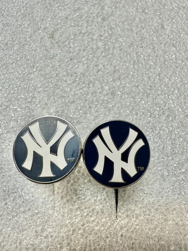 NY YANKEES trademarked Cufflinks.com Iconic NY Silver Tone Cufflinks