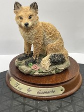 Leonardo Fox Figurine Collectible Animal Sculpture Wooden Base Home Decor Gift