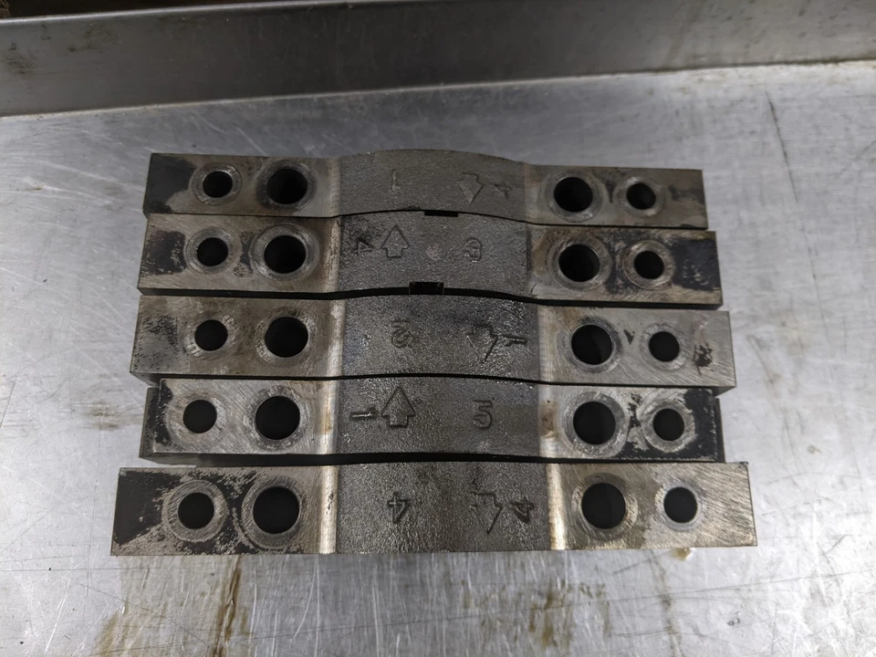 Engine Block Main Caps For 10-15 Nissan Armada  5.6 - Image 2 of 4