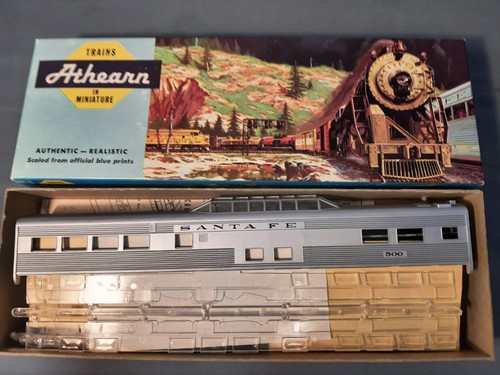 HO Athearn SL Streamline Santa Fe Vista Dome 500 Kit Iluminado 0821 Bogeys Metal | Zustand: Used