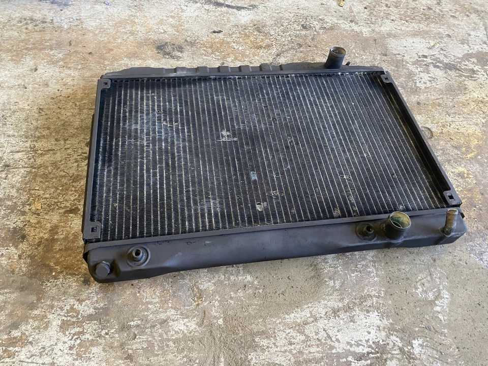 Conjunto de radiador de refrigerante OEM Mercedes Benz 380SL 1981-85 Behr 1075011701 OEM Foto 2 de 4