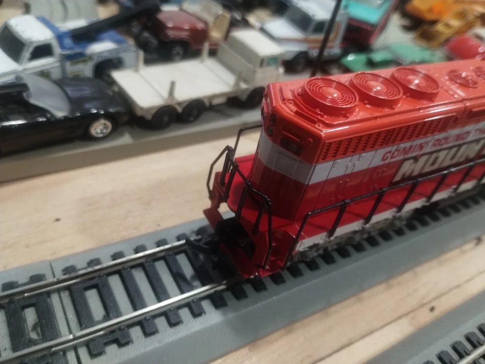 HO Scale Tyco Powered Rocky Mountain Line Diesel Locomotive Parts Or Repair - Image 3 of 4