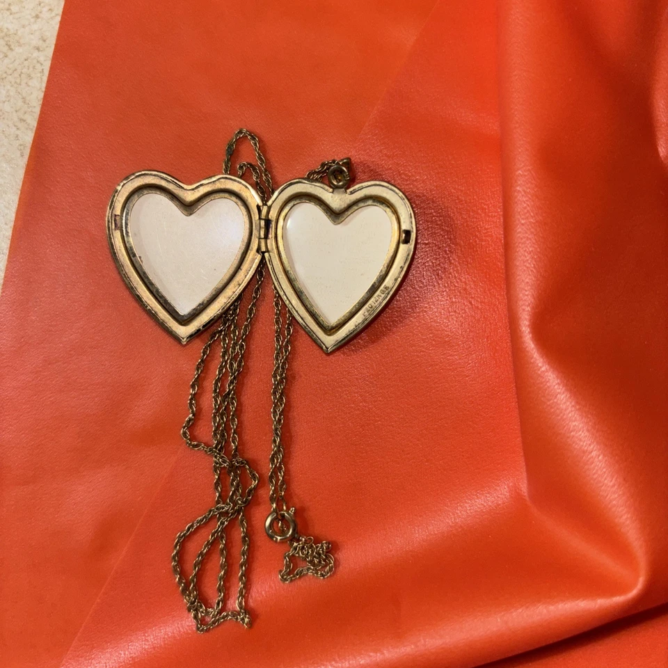 14 Karat Gold Double Heart Locket With 24 Inch 14 Karat Gold Necklace Vintage - Image 2 of 3