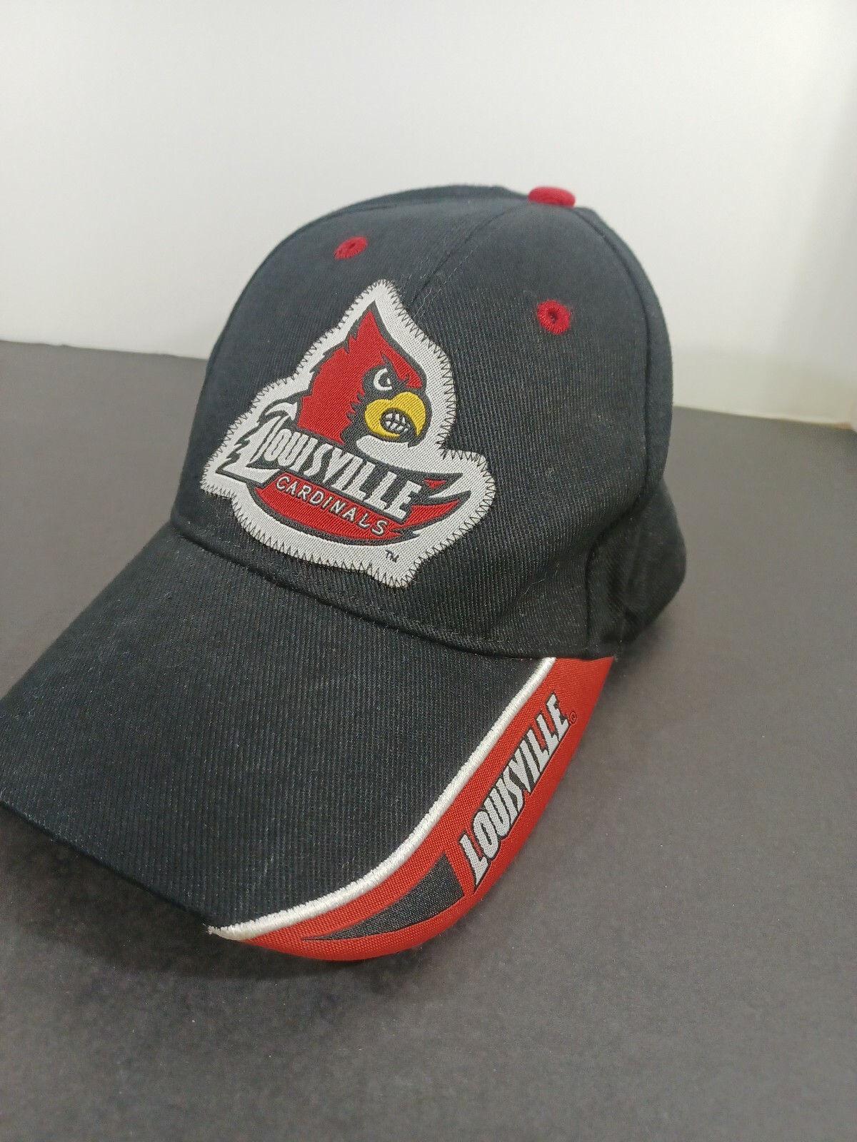 LOUISVILLE CARDINALS HAT black red classic adjustable baseball cap athletic