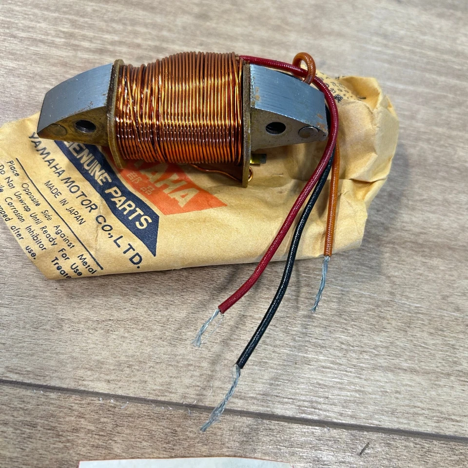 YAMAHA OEM NOS BOBINA DE ILUMINACIÓN / 806-81313-20-00 / Moto de nieve SL338 SL396 SS338 Foto 2 de 3