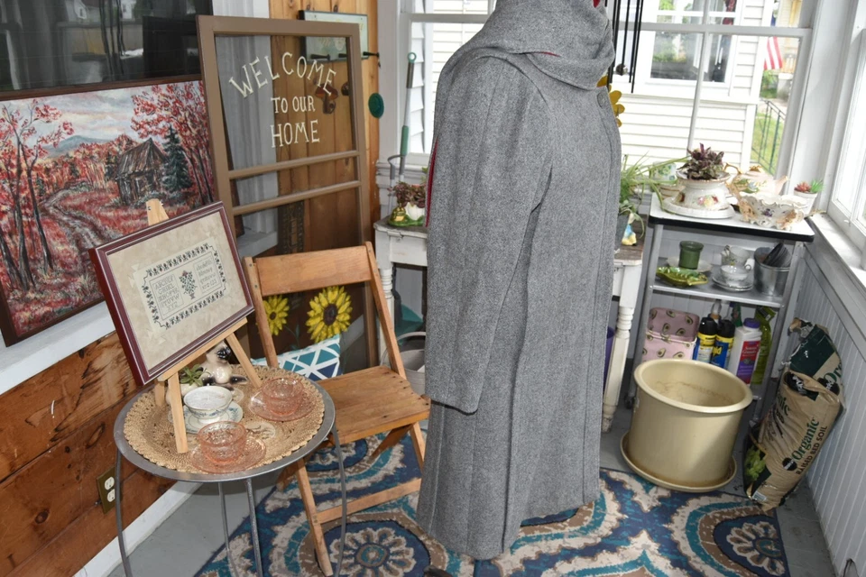 Abrigo de lana New York Girl años 70: mangas hinchadas, botones ocultos, cinturón, gris pequeño Foto 3 de 4