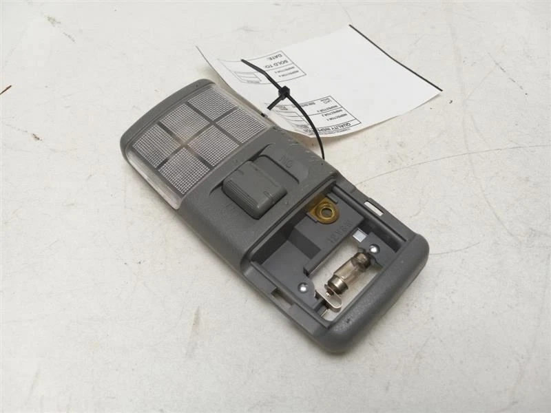 Luz domo techo trasero mitsubishi montero 1992-200 Foto 2 de 4