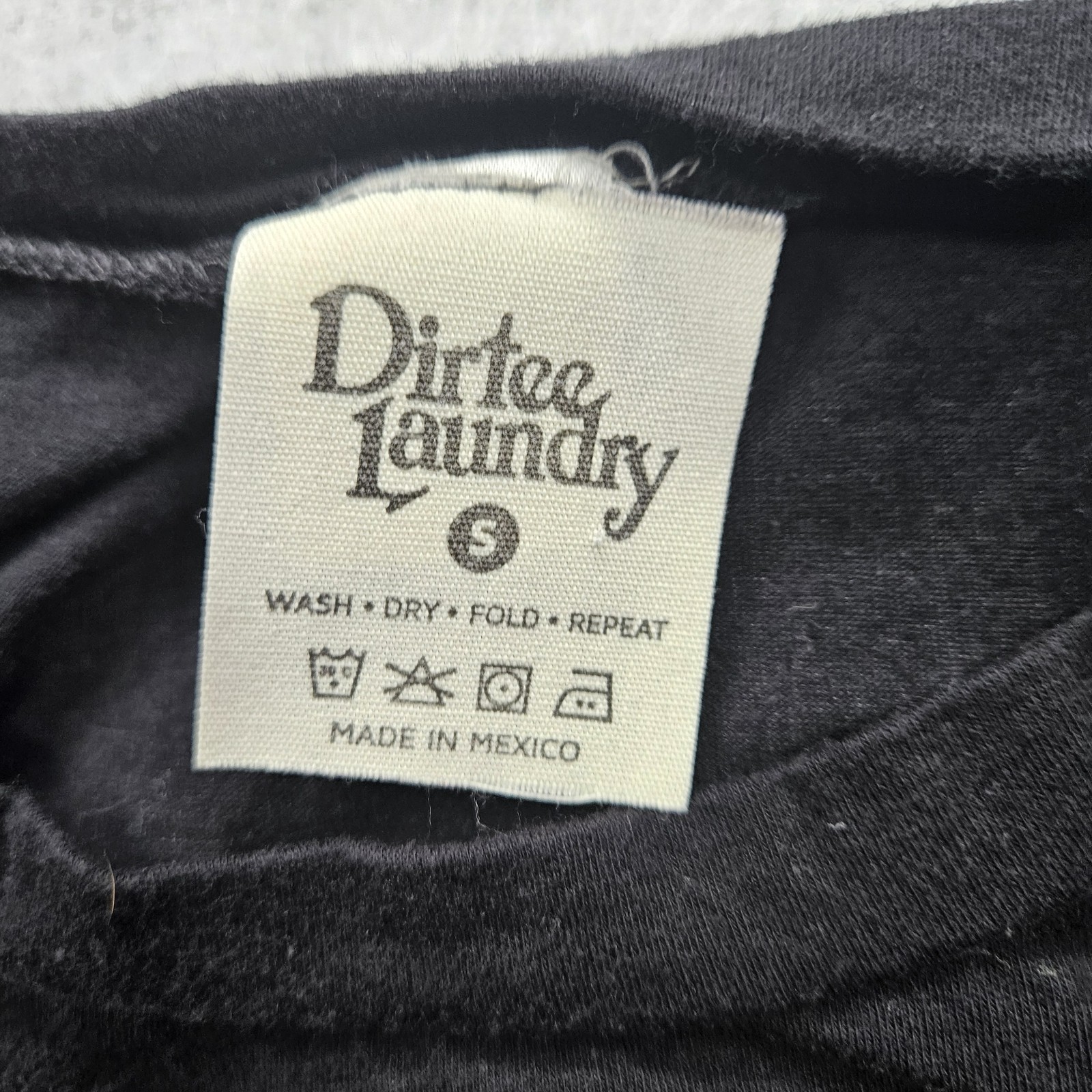 Dirtee Laundry Women's Small Black Sunflower Be The Sunlight Graphic Tops