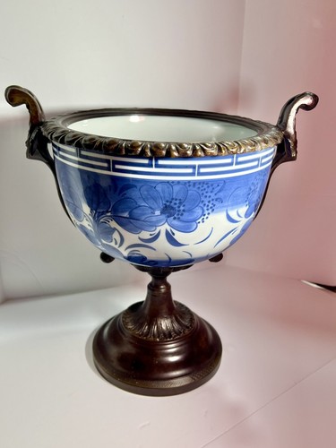 Maitland Smith Blue & White Porcelain Brass Bronze Compote Centerpiece Bowl - Picture 10 of 13