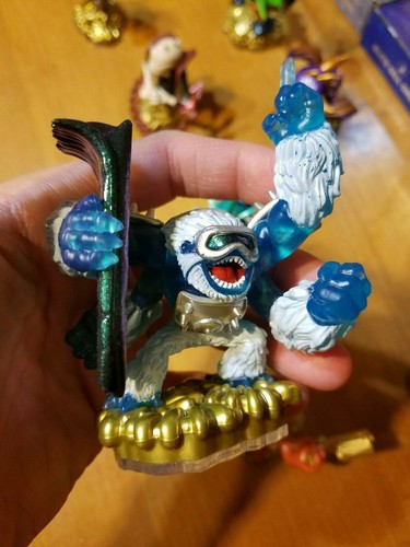 Skylanders Eon's Elite Figures Characters Display Cases - Picture 3 of 21