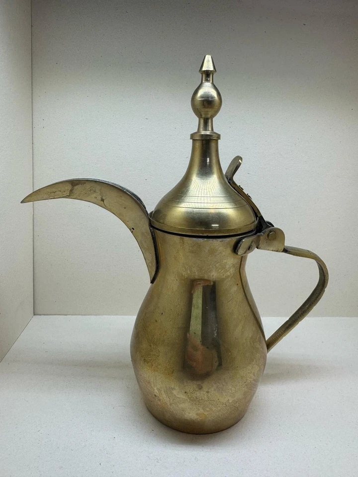 Cafeteras árabes antiguas islámicas hechas a mano de latón Dallah de Oriente Medio *RARAS* Foto 2 de 4