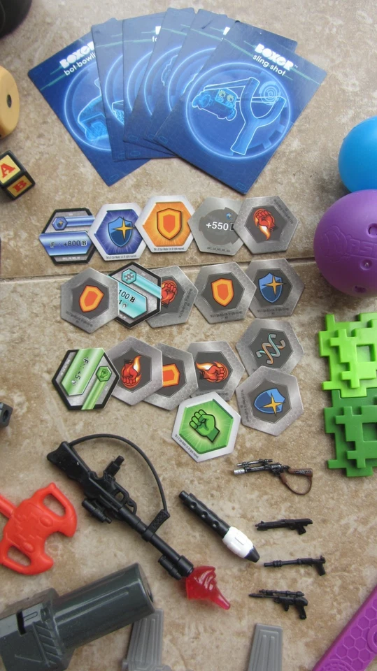 Paquete aleatorio de piezas de tablero de juego, dados, juguetes, accesorios Spin Master Mattel Foto 2 de 2