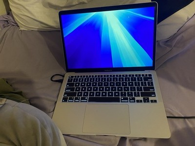 Apple MacBook Air Retina 13'' 2020, 499 GB, charging port doesn t work.