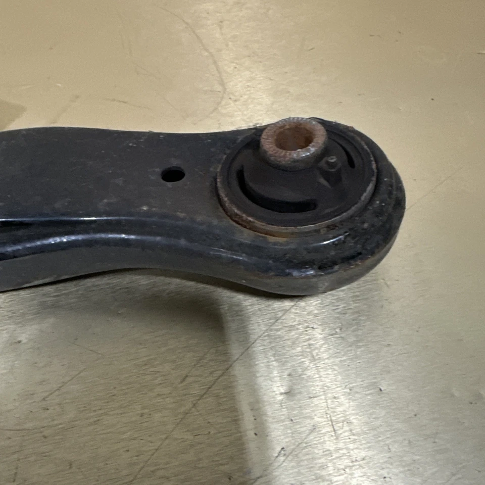 Оригинальный нижний рычаг управления передний правый для TOYOTA SIENNA 2011-2014 годов выпуска - Изображение 3 из 4