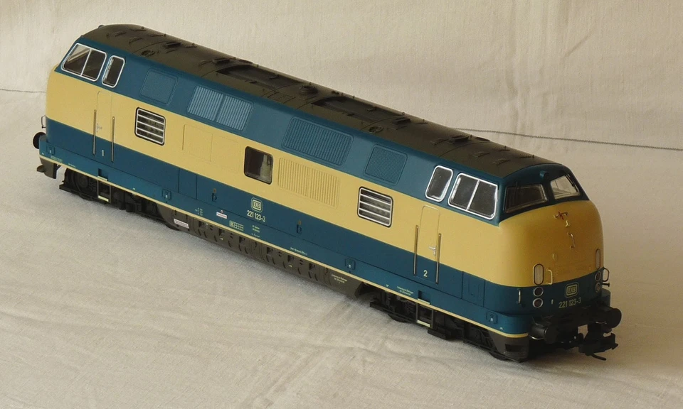 MBW 41123 / Diesellok V221 123-3 DB, Digital/Sound von ESU ab Werk - Spur 0 - Bild 3 von 4