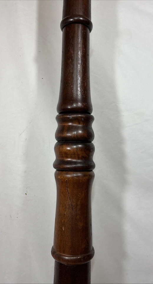 Antigua base de lámpara de pie vintage estilo victoriano torneada de madera maciza de nogal Foto 4 de 4