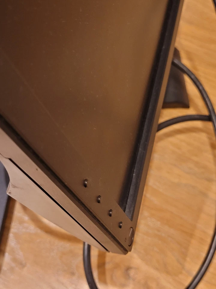 DELL 14 INCH MONITOR w. TILT & ROTATE STAND CLIP ON 4 USB SOCKETS HDMI, DP, VGA - Image 3 of 4