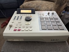 Akai MPC 2000 XL Sampler/Sequencer Drum Machine 8 Outputs Great Condition