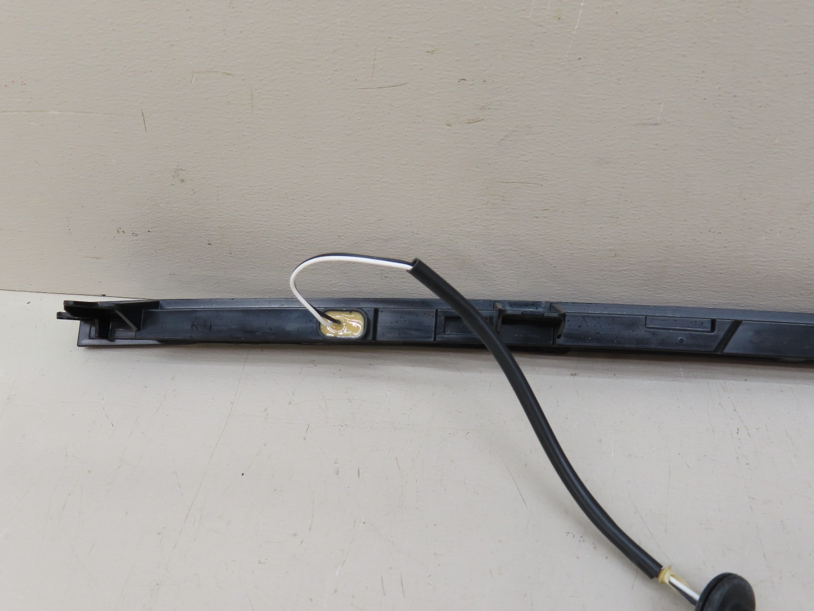 2017-2020 ASTON MARTIN DB11 REAR CENTER HIGH MOUNT STOP TAIL LIGHT LED OEM