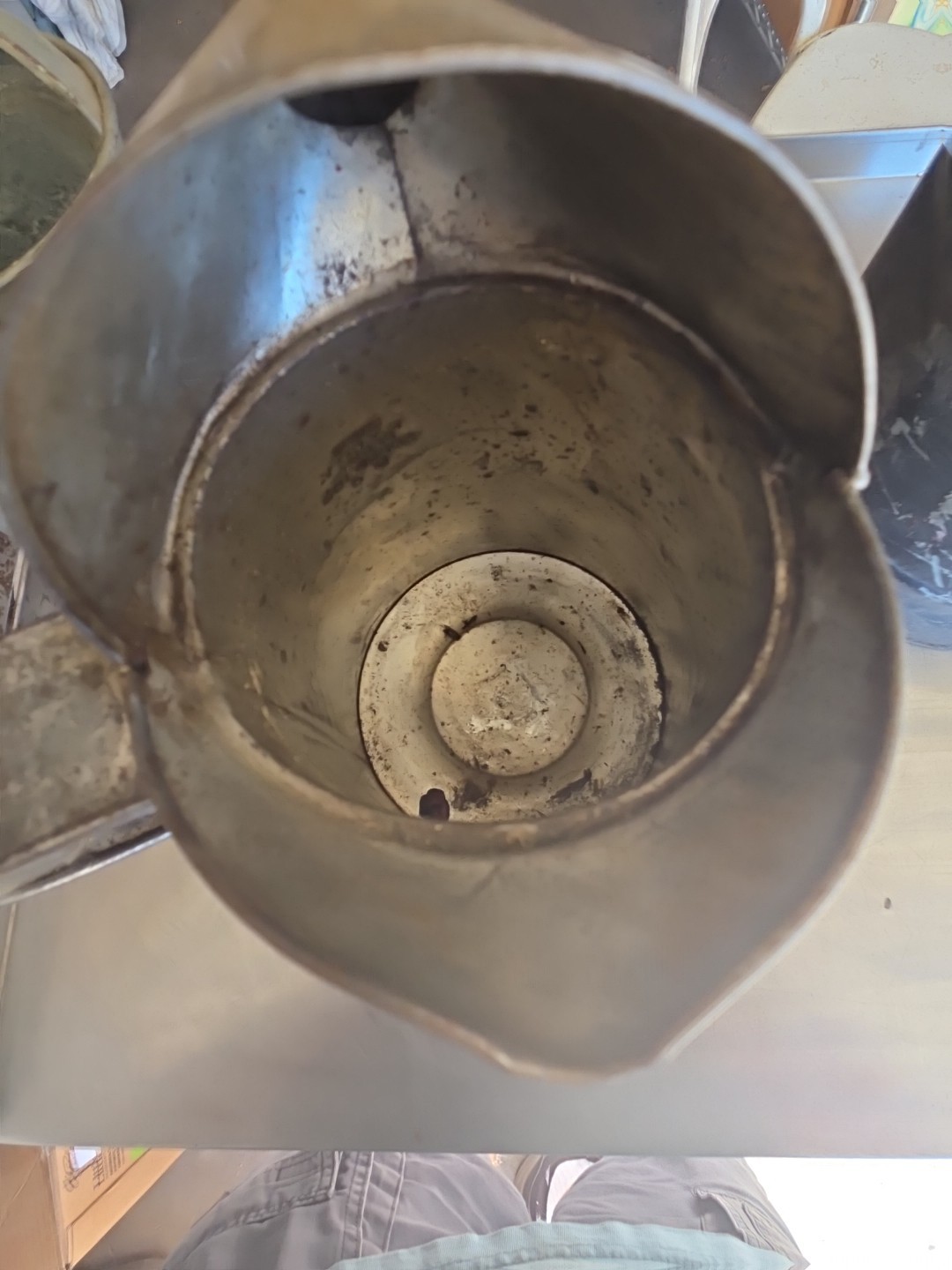 3 VINTAGE SPOUTED METAL CANS/FARMHOUSE DECOR OR STILL FUNCTIONAL/GREAT...