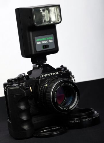 Pentax ME Black 35mm Film SLR c/w Winder, smc M 50mm f/1.4 STD Lens & Flash Kit - Picture 3 of 11