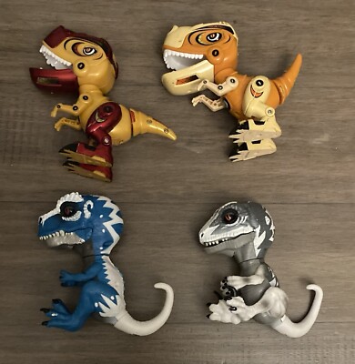 WowWee Fingerlinge Dinosaurier Raptor interaktives Spielzeug x2 & dunkle Metalldinosaurier