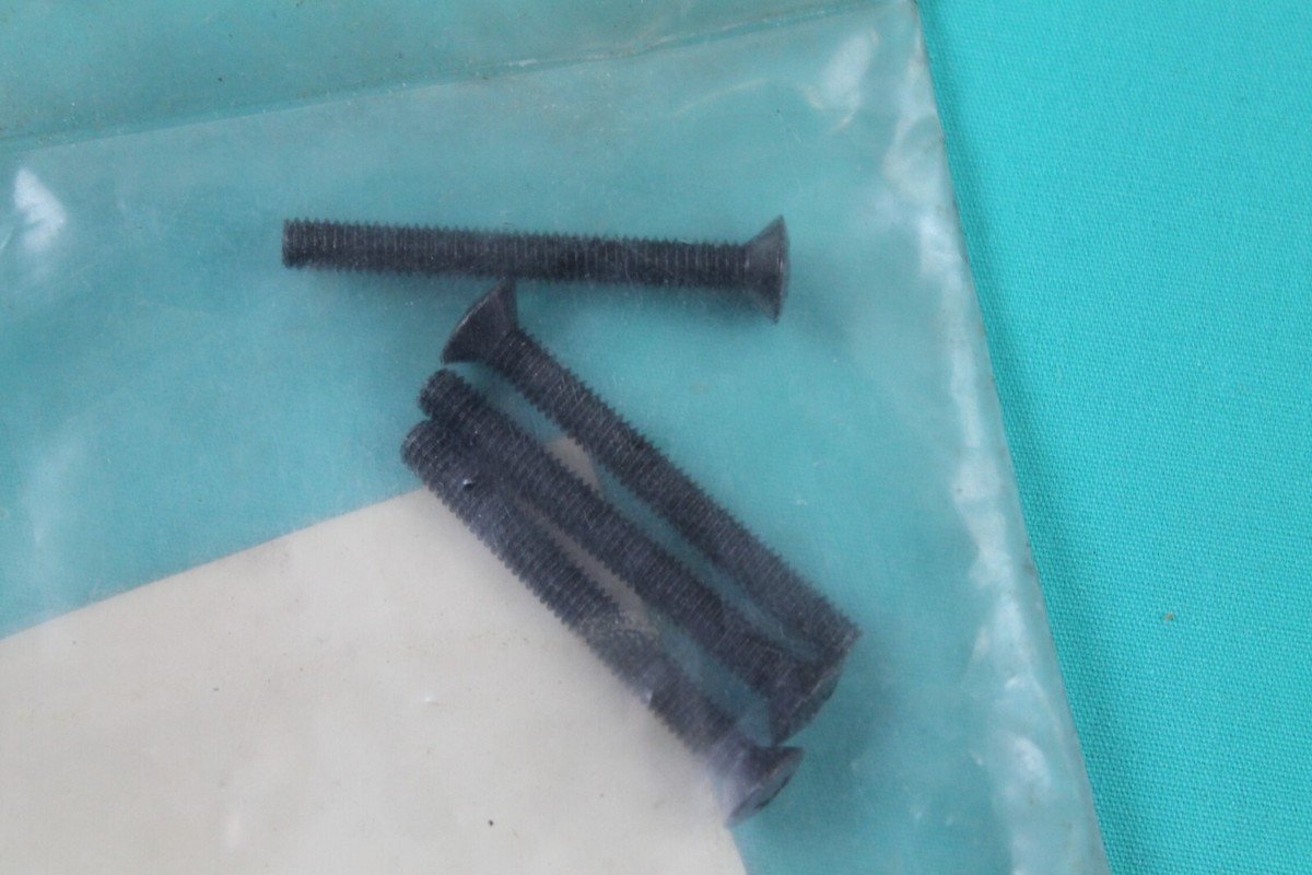 NOS Kawasaki Countersunk Screw 4x35 Qty 4 92009-1093 ZX900 KZ750