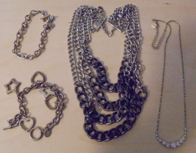 Claires Schmuck Konvolut 2 Armbänder/2 Halsketten versch.Designs/Farben Nr.1676