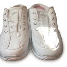 Skechers Woman’s White Leather Clogs SN 11682 Size 7