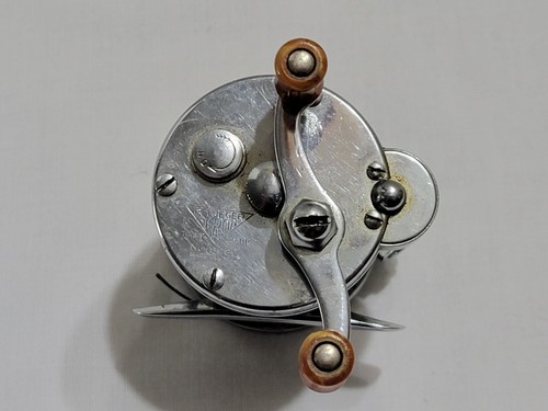VINTAGE PFLUEGER AKRON CASTING REEL 1893L PATENDED MADE IN THE USA - Picture 6 of 7