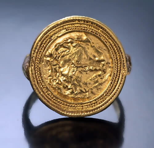 Ancient Hellenistic c. 300 BC Head of Medusa Gold Ring - Picture 1 of 6