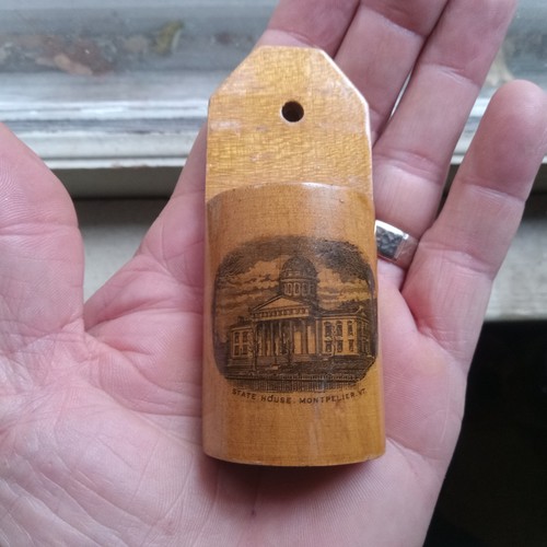 STATE HOUSE MONTPELIER,VT ANTIQUE WOOD SOUVENIR WALL MOUNT MATCH HOLDER - Picture 6 of 6