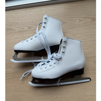 Dick s Sporting Goods Youth Figure Ice Skates Size 2 White/Black Lace w/ Blades