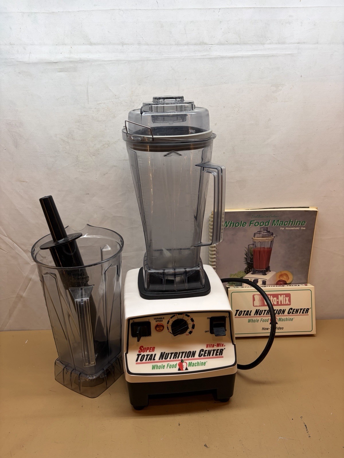 VITA-MIX 5200 Model VM0103 64Oz Blender  With Extra Dry Cont