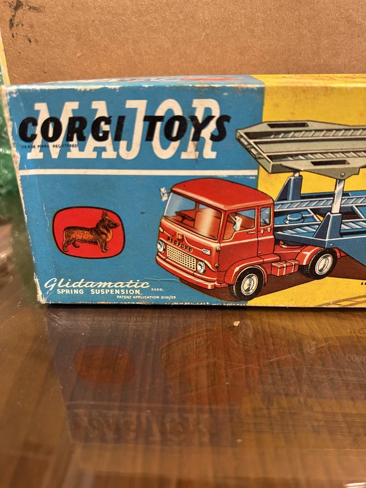 CORGI MAJOR No 1105 BEDFORD TRACTOR UNIT & CARRIMORE CAR TRANSPORTER  - Image 3 of 4