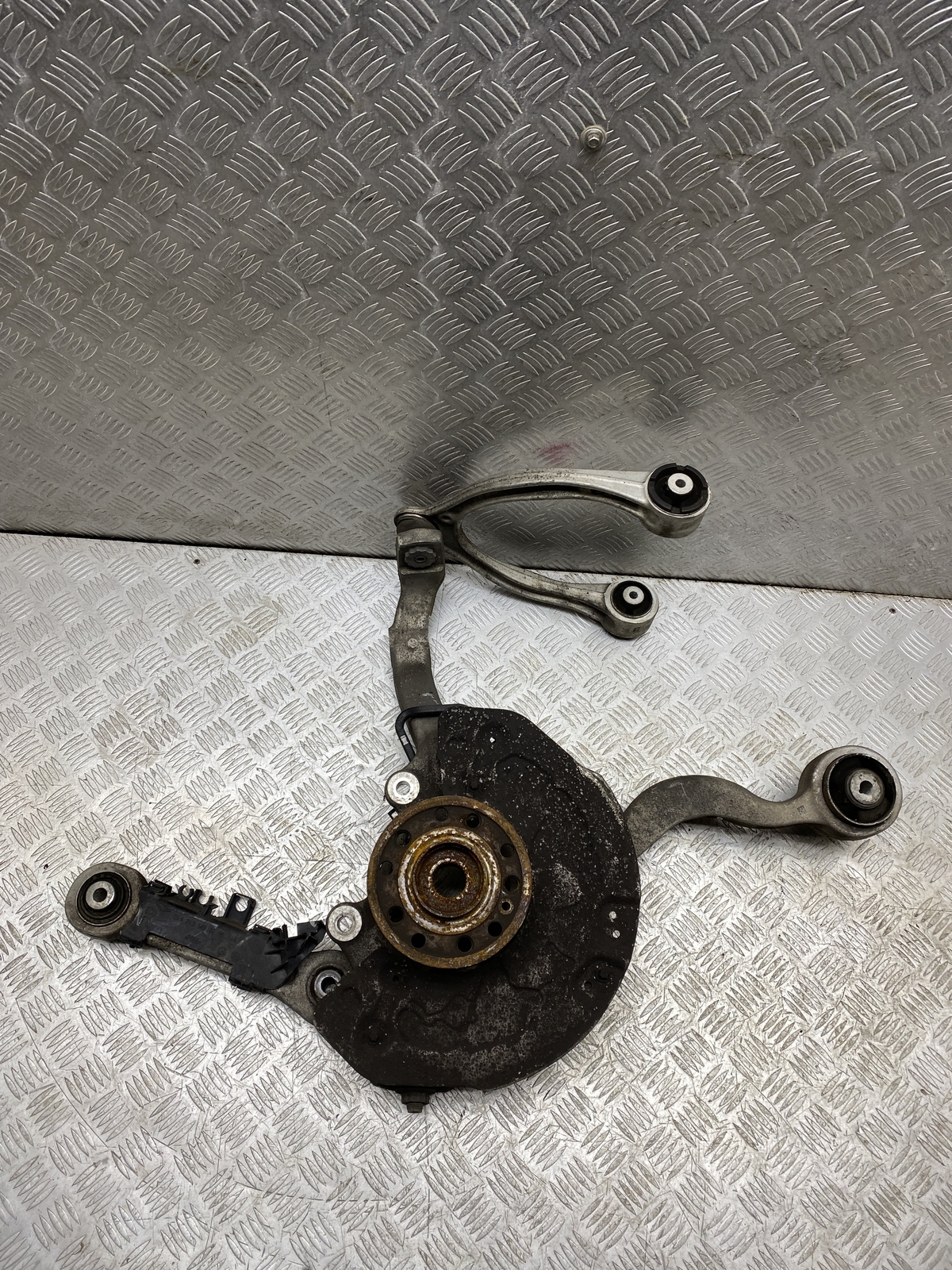 MERCEDES-BENZ CLS350d C257 Front Right Wheel Hub A2133325200 N240