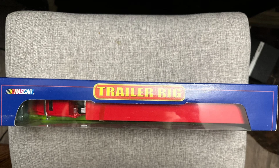 Plataforma de remolque NASCAR 2002 Winners Circle Muppets 25th Jeremy Mayfield #19 1:64 Foto 3 de 4