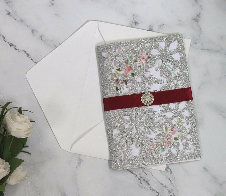 Tarjeta de invitación de boda de copo de nieve con corte láser brillante tarjetas de felicitación de Navidad Foto 4 de 4