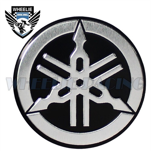 CALCOMANÍA PEGATINA GUARDABARROS CON LOGOTIPO DE INSIGNIA DE METAL YAMAHA 3D ALUMINIO CEPILLADO 2.125 - Imagen 2 de 2