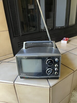 SONY Trinitron テレビ本体 コンパクト Silver Sony Television KV-1557R - Gil & Roy Props